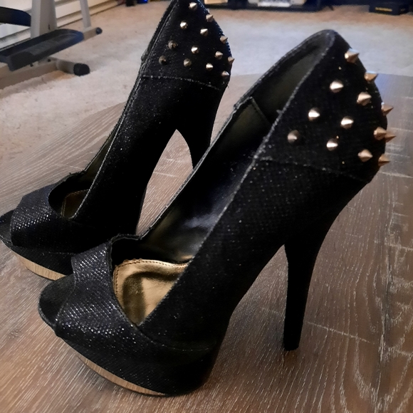 High Hells - Picture 1 of 2